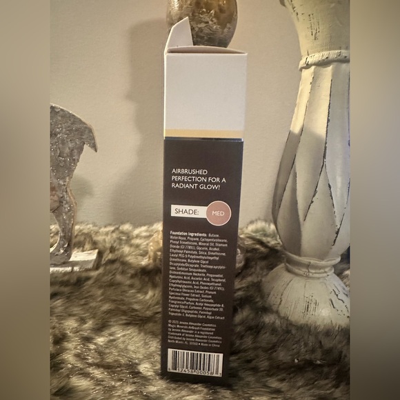 Magic Minerals Airbrush Foundation by Jerome Alexander - Picture 2 of 5